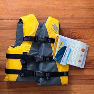 Stearns Children’s PFD life vest cat # 3050 NWT